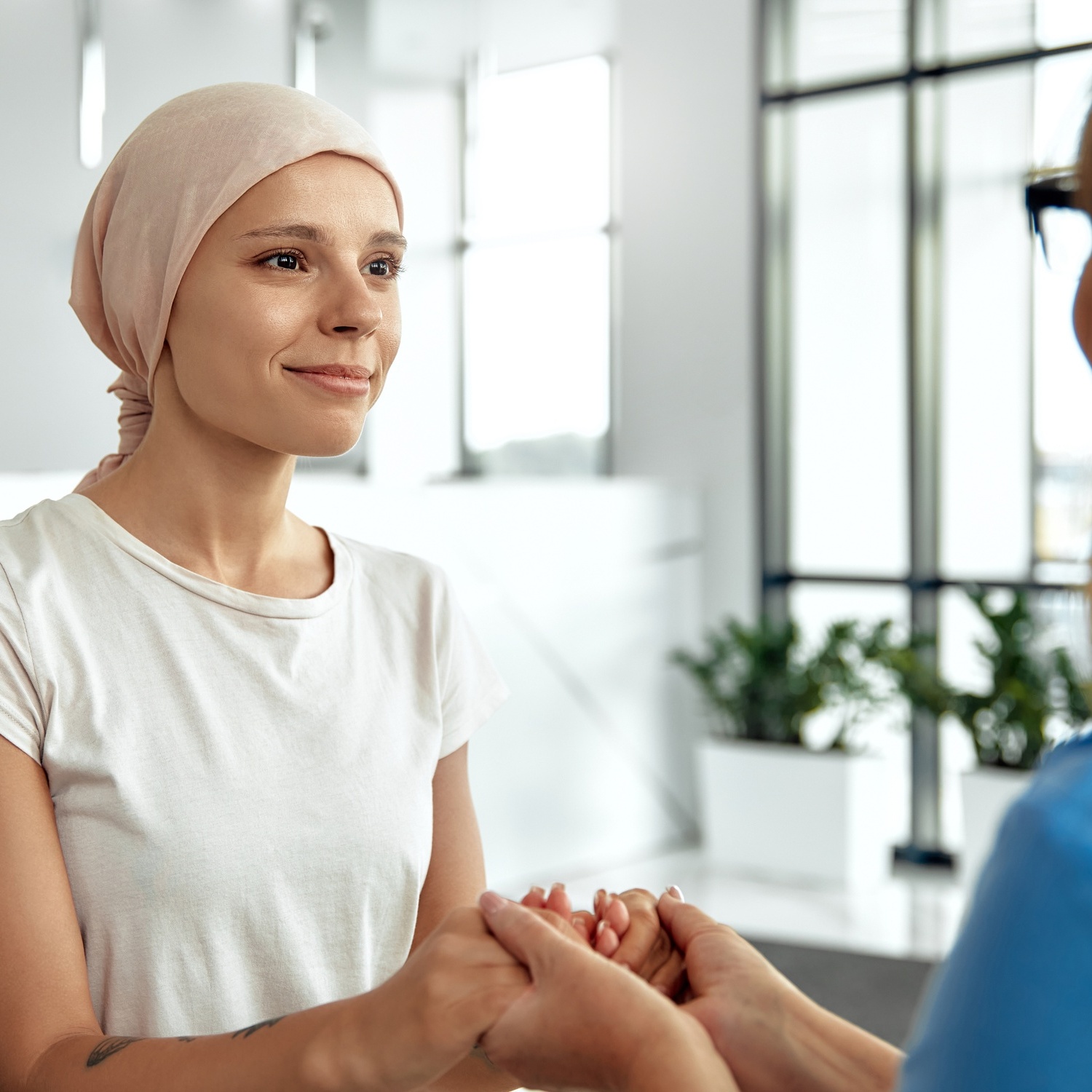 Clinica Blau de Mar Arenys de Mar – woman-receiving-comfort-from-doctor-in-hospital-se-2026-01-09-07-49-26-utc
