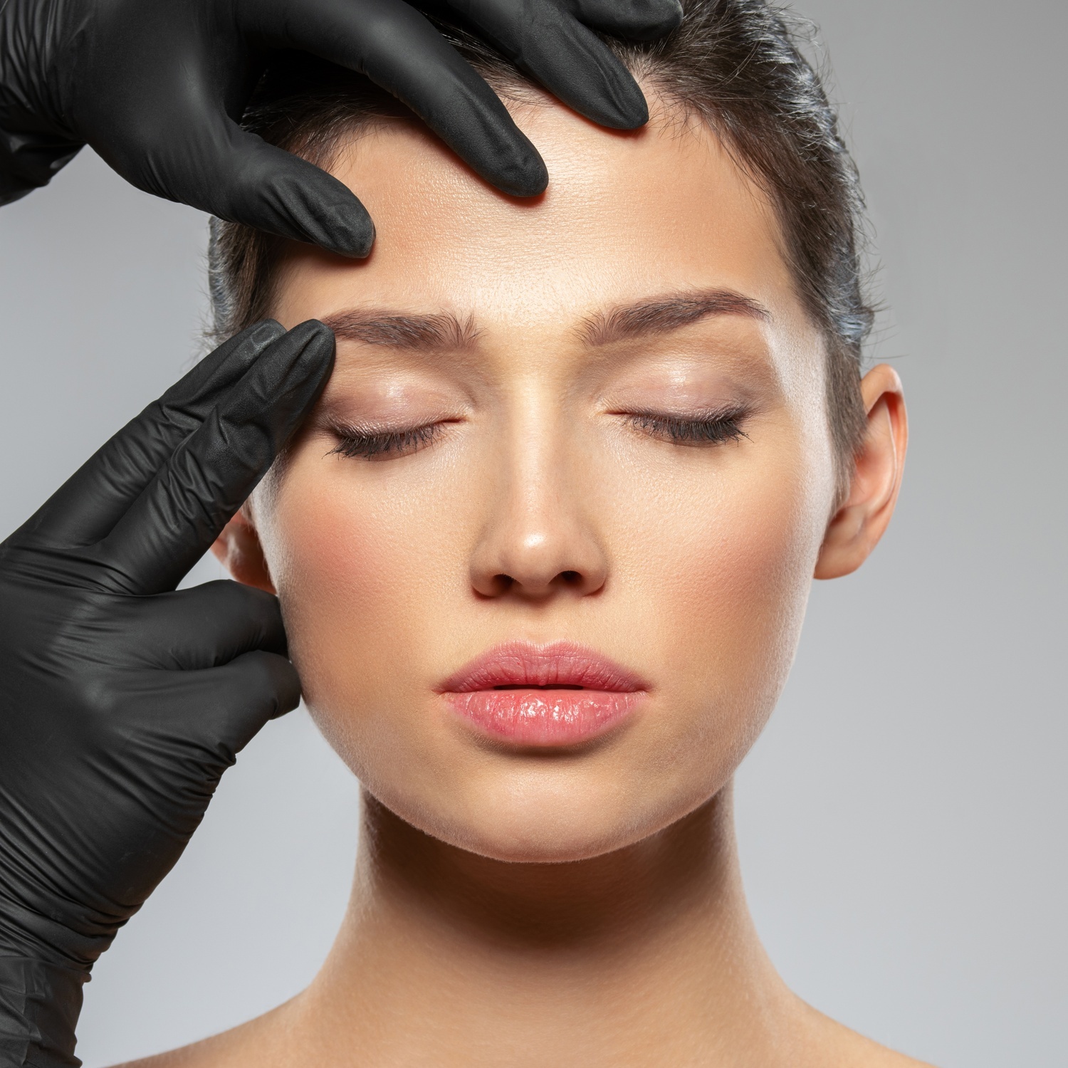 Clinica Blau de Mar Arenys de Mar – woman-receiving-facial-treatment-with-black-gloves-2026-01-06-09-39-12-utc